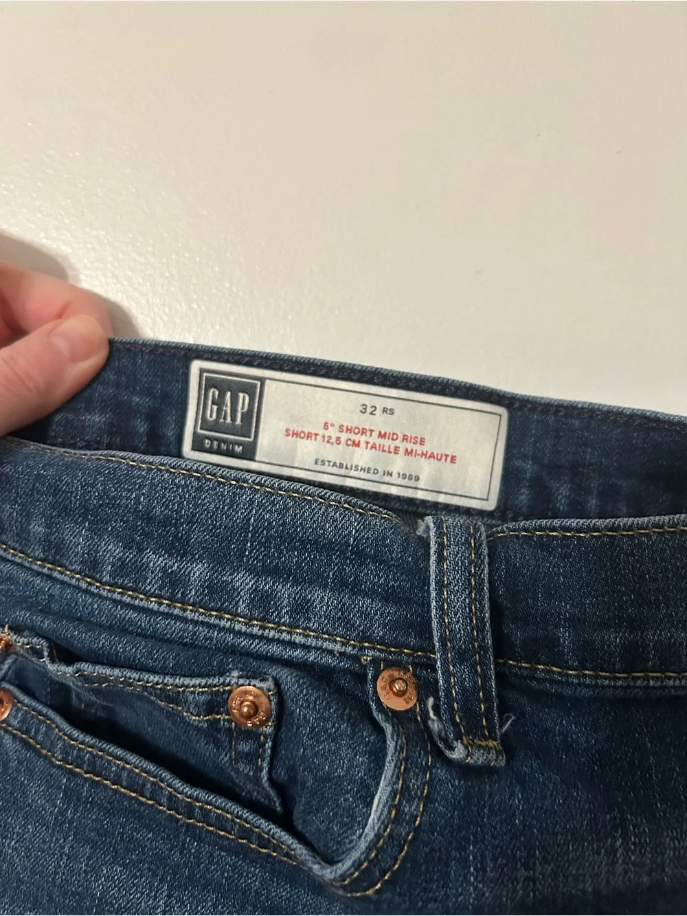 GAP Denim Mid Rise 5” Shorts Size 32 Dark Wash Stretch Jean Shorts